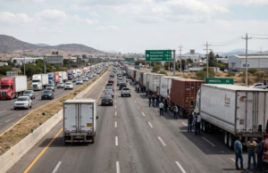 Paro nacional de transportistas impacta accesos a Querétaro con concentraciones en tres tramos federales clave